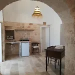 Trullo Antico منزل ريفي أوستوني
